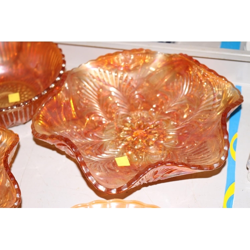 476 - 3 ORANGE CARNIVAL GLASS BOWLS, PEACH LUSTERWARE BOWLS & DEPRESSION GLASS PINK BOWLS