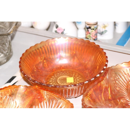 476 - 3 ORANGE CARNIVAL GLASS BOWLS, PEACH LUSTERWARE BOWLS & DEPRESSION GLASS PINK BOWLS