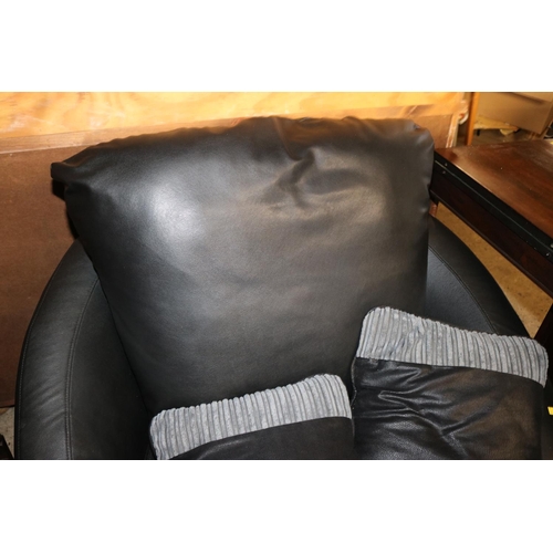 550 - SWIVEL SOFA CHAIR & CUSHIONS