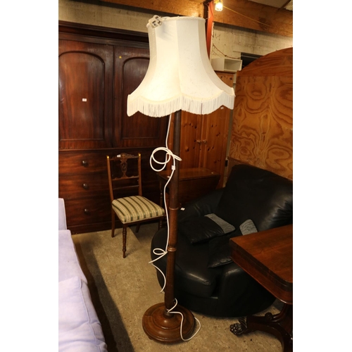 551 - OAK WOODEN STANDARD LAMP & SHADE