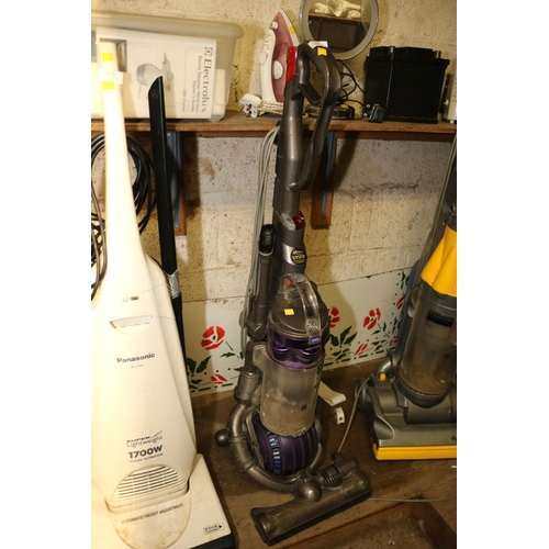 113 - DYSON DC 25 HOOVER - WARRANTED UNTIL NOON TUES FOLLOWING THE ABOVE SALE