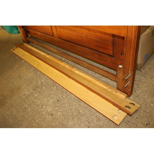 117 - SUPER KING SIZE OAK DOUBLE BED FRAME