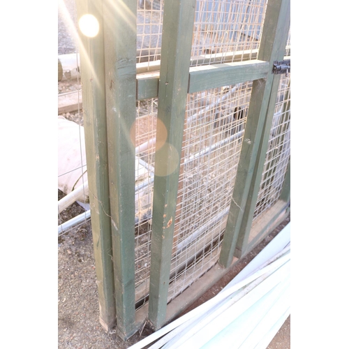 15 - 3 WIRE PANELS/DOG CAGE