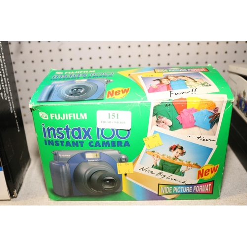 151 - FUJIFILM INSTANT CAMERA