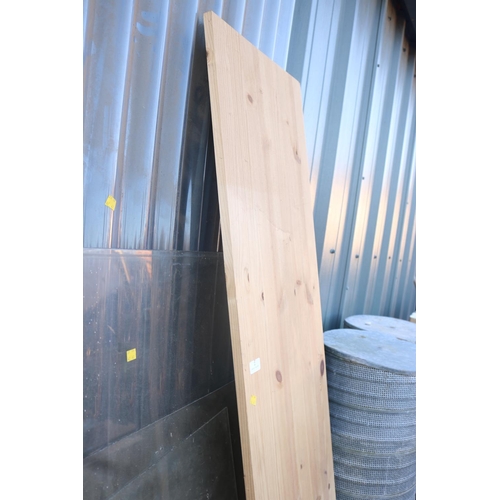 2 - QTY OF PERSPEX SHEETS & PLANK OF TIMBER