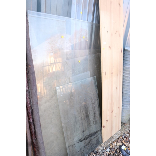 2 - QTY OF PERSPEX SHEETS & PLANK OF TIMBER