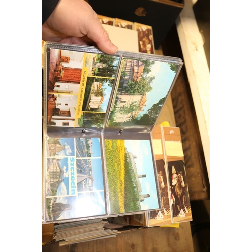 239 - BOX OF 6 ALBUMS OF POSTCARDS, POLAND (APPROX 780)