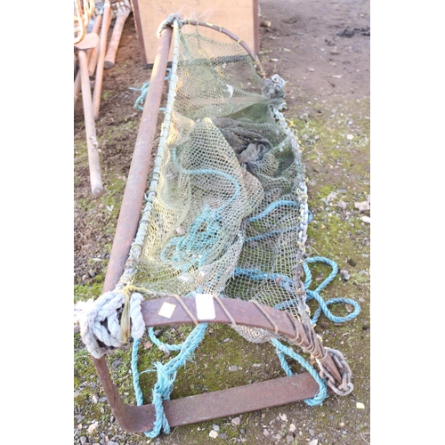 25 - FISHING BAIT TRAP/NET CAGE