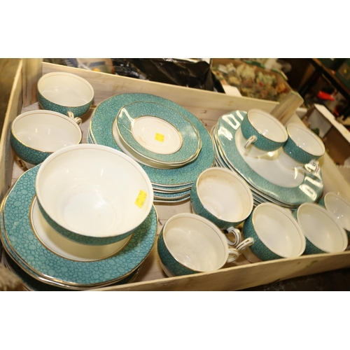 252 - BOX OF WEDGWOOD 'GARDEN' PATTERN CHINA