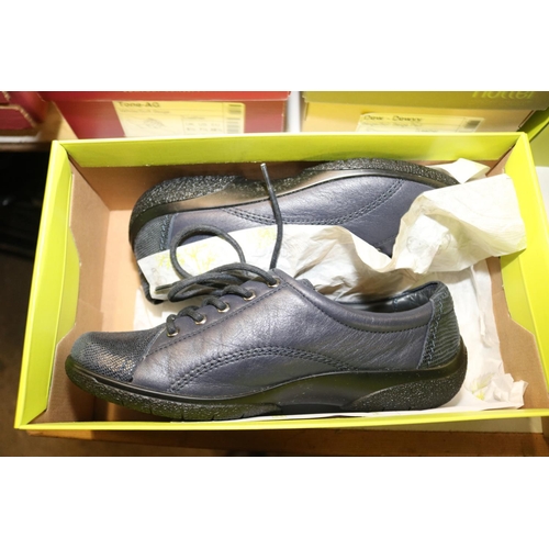 290 - 6 X BOXED LADIES SHOES OF VARIOUS STYLE - SIZE 5 1/2