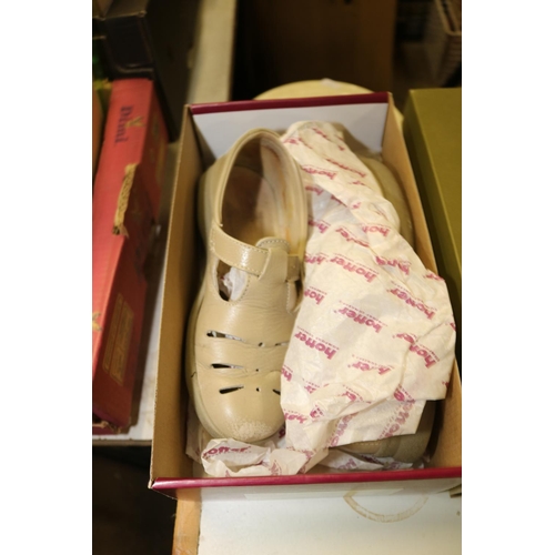 290 - 6 X BOXED LADIES SHOES OF VARIOUS STYLE - SIZE 5 1/2