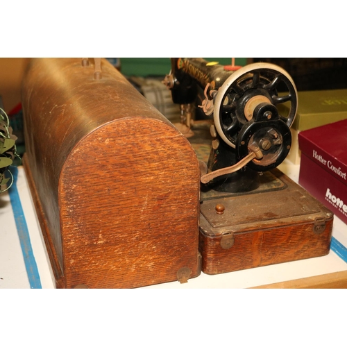 291 - OAK CASED SINGER SEWING MACHINE