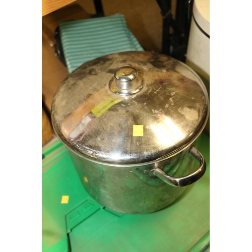 297 - KITCHEN BIN/STAINLESS STEEL LARGE PAN