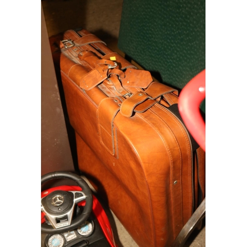 318 - SET OF 3 REDUCING SIZE SUITCASES, OFFICE CHAIR, WOODEN COAT & HAT HANGER, FOLDAWAY STEPS & FOLDAWAY ... 