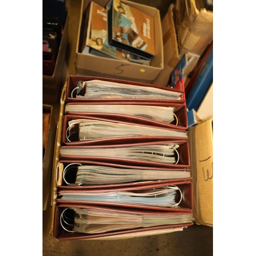 325 - 2 BOXES OF 16 POSTACRD ALBUMS