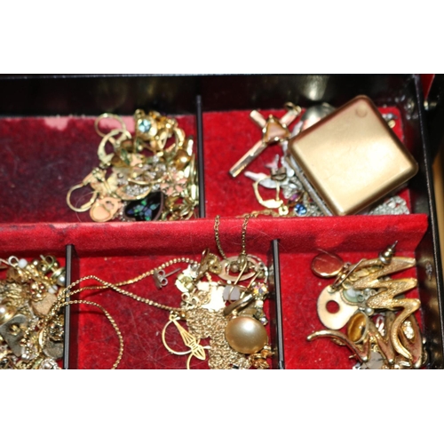 410 - JEWELLERY BOX & CONTENTS