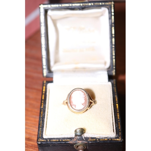 423 - 9CT CAMEO RING - 2.1GMS TOTAL