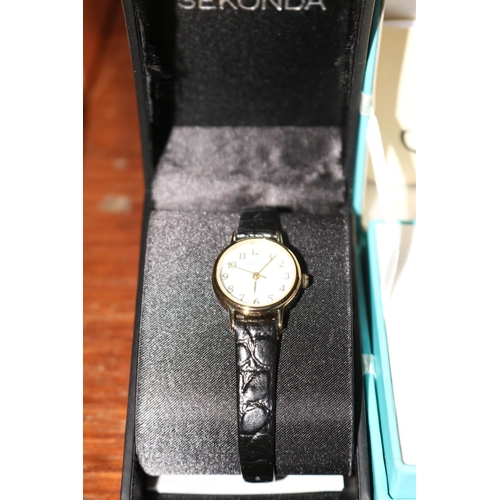 427 - BOXED SEKONDA LADIES WATCH/LIMIT WATCH & BRACELET SET