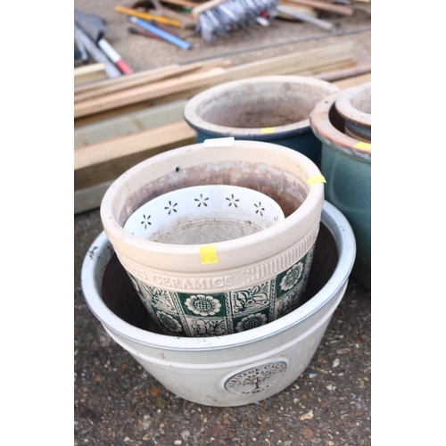 43 - VARIOUS SIZED GLAZED GARDEN PLANTERS/POTS