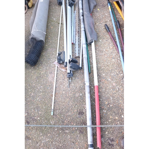 54 - QTY OF THREADED BAR/ROOF BARS ETC