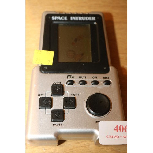 453 - SPACE INTRUDERS, HAND HELD SHOOT EM UP ALIENS GAME