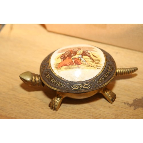 475 - VINTAGE BRASS WINDUP TURTLE DESK BELL