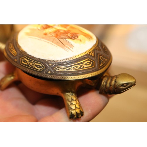 475 - VINTAGE BRASS WINDUP TURTLE DESK BELL