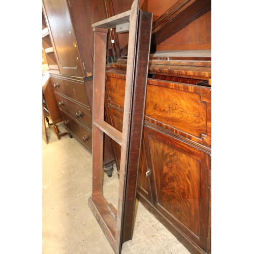 586 - GEORGIAN MAHOGANY LINEN PRESS WITH 2 SHORT DRAWERS &5 SHELVES