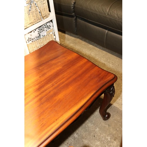 618 - LARGE MAHOGANY COFFEE TABLE