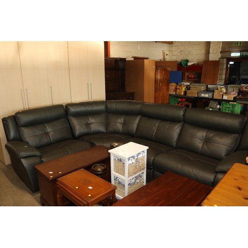 625 - LARGE GREY LEATHER CORNER SOFA WITH RECLINING END SEATS