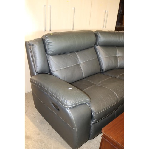 625 - LARGE GREY LEATHER CORNER SOFA WITH RECLINING END SEATS