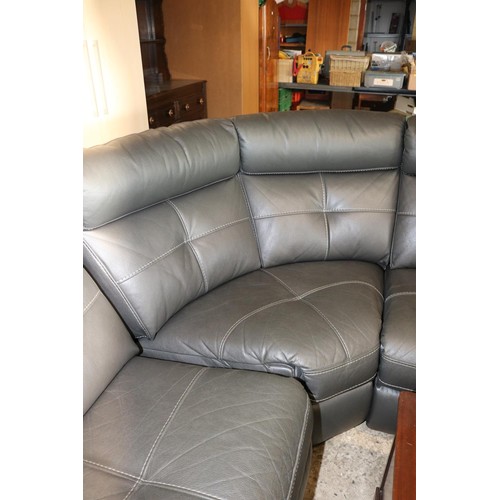 625 - LARGE GREY LEATHER CORNER SOFA WITH RECLINING END SEATS