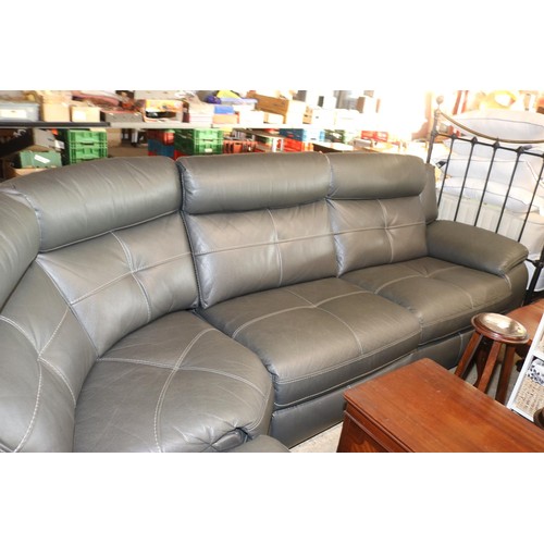 625 - LARGE GREY LEATHER CORNER SOFA WITH RECLINING END SEATS