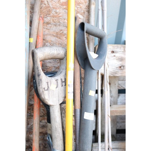 5 - Large bundle of garden tools