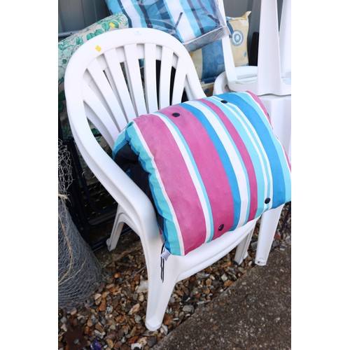 12 - Large quantity, various deckchairs/sun loungers