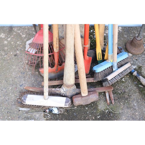 23 - Bundle of garden tools