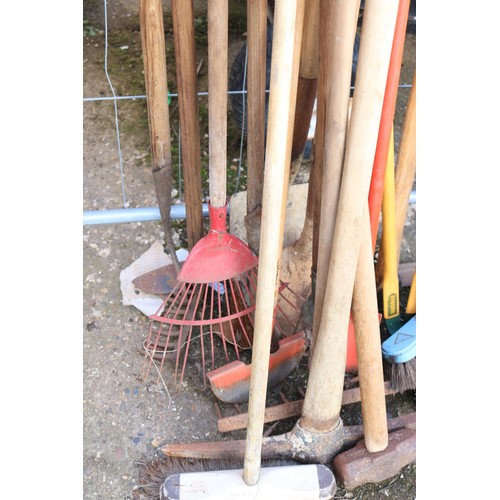 23 - Bundle of garden tools