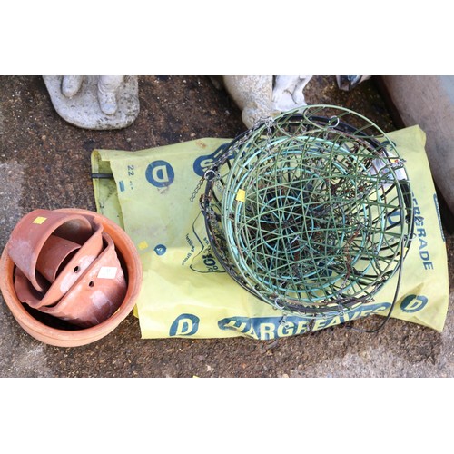 33 - 8 hanging baskets & terracotta pots/green house irrigation pipe