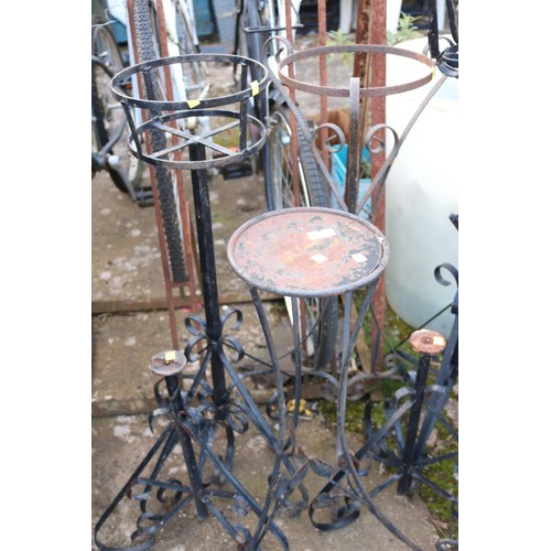 67 - Collection of metal plant stands