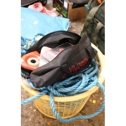 124 - Basket including rope boy, and ultimate guide to knots video