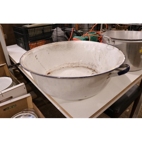 220 - Large enamel bowl porcelain wash bowl and stainless steel Bucket