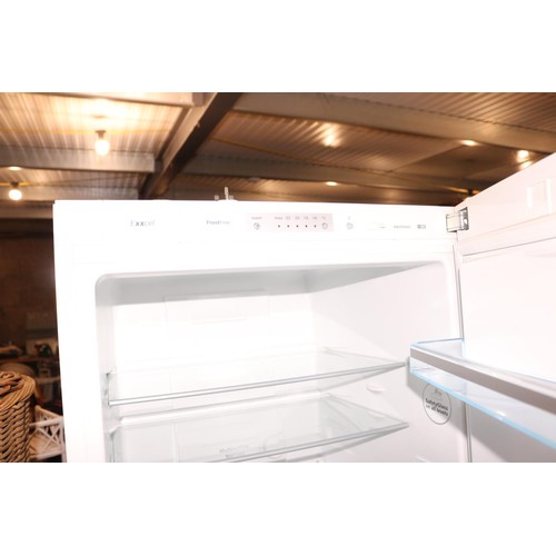 266 - Bosch fridge/freezer - warranted until 12 noon Tuesday following the above sale