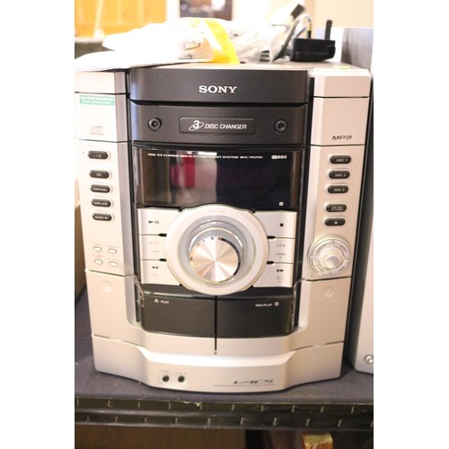 274 - Sony hi fi system - warranted until 12 noon Tuesday following the above sale