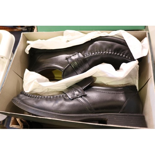 279 - 8 pairs of mens size 8 shoes