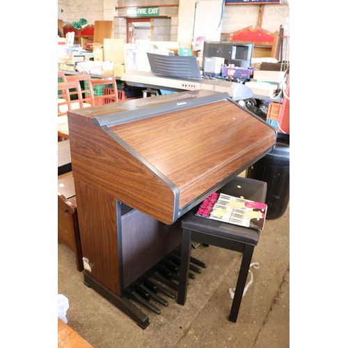 320 - Technics electric organ/keyboard with stool & music - warranted until 12 noon Tuesday following the ... 