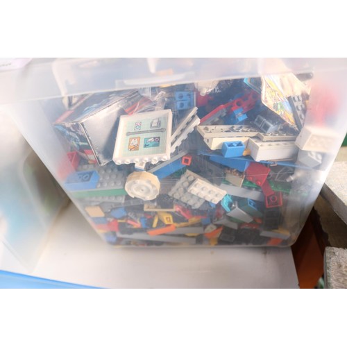 366 - Qty of loose lego, vintage & modern boxes