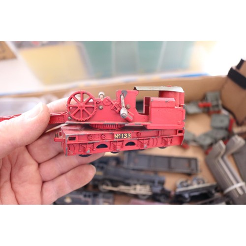 367 - Old Hornby model train items