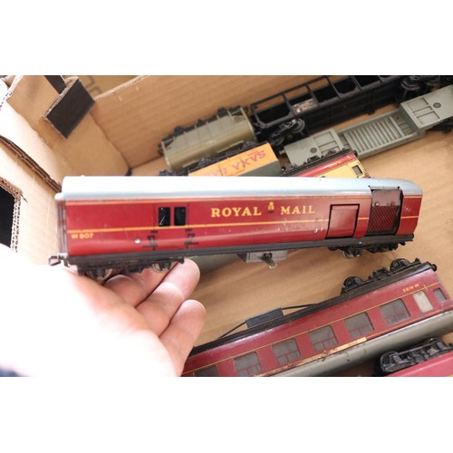 367 - Old Hornby model train items