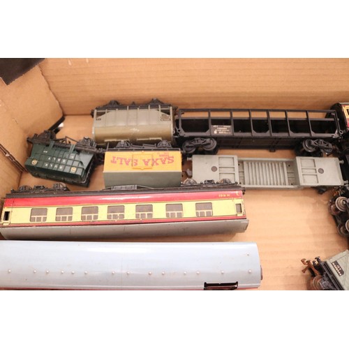 367 - Old Hornby model train items