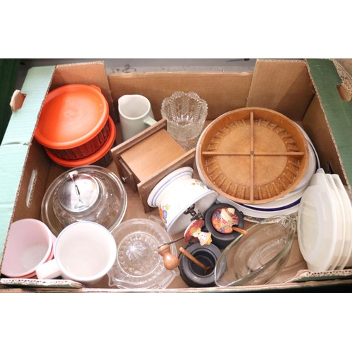 372 - Boxes of kitchen wares & cutlery